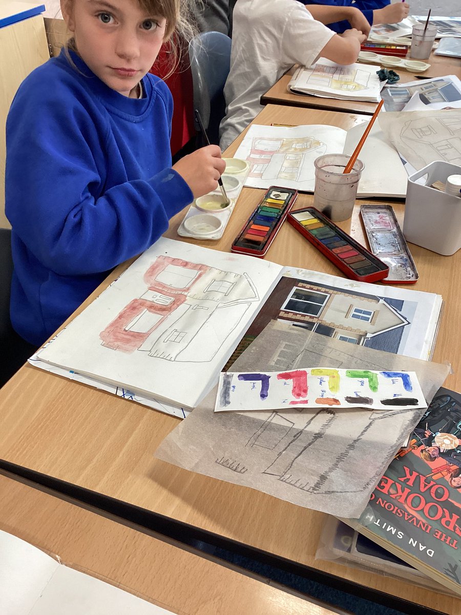 This afternoon, Kingfisher were working on their final piece within our Architectural unit. Using their original pencil sketch of a house, they have developed their drawing into a watercolour. How lovely!