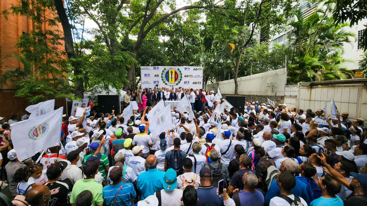 Al militante de #AcciónDemocrática lo caracteriza la disciplina, es por ello que con desprendimiento y unidad asumimos con nuestro Secretario General Nacional <a href="/adbernabe/">Bernabé Gutiérrez</a>, la candidatura presidencial del compañero <a href="/Luisemartinezh/">Luis Eduardo Martínez</a>. #UnidosViviremosMejor #ManosALaObra 🙌🏻🏳️🇻🇪