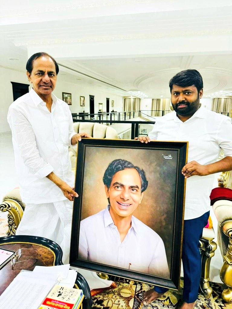 BTR_KTR's tweet photo. An unforgettable birthday moment! 🎂🙏 I was blessed by the one and only Sri #KCR sir today. To mark the day, I gifted him a hand-painted portrait. Gratitude and joy overflow. His wisdom and grace left a lasting impact. Sharing the art piece with him was an honor. Another birthday to remember forever.

#FeelingBlessed

@KTRBRS