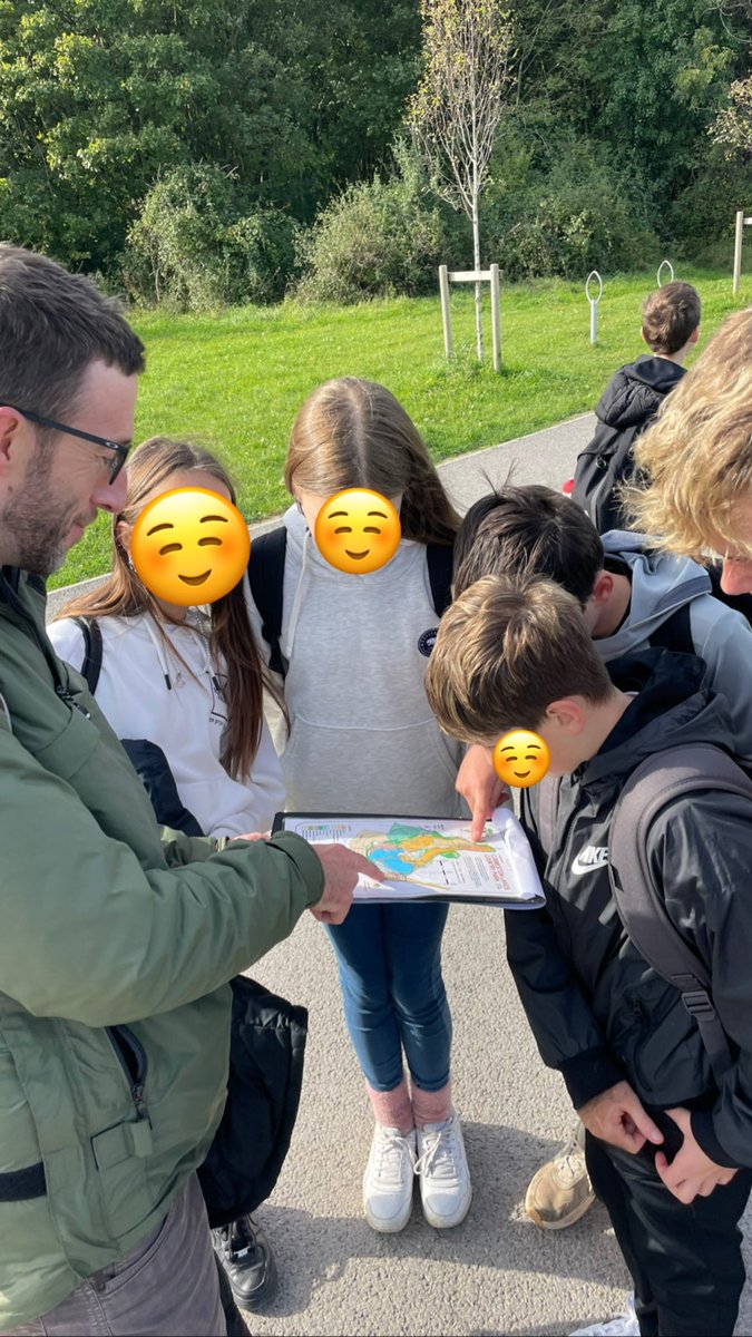 MissGEMorgan's tweet photo. The perfect weather for a tour of a Medieval Village and some orienteering 🌍 https://t.co/xpV79bAHZA