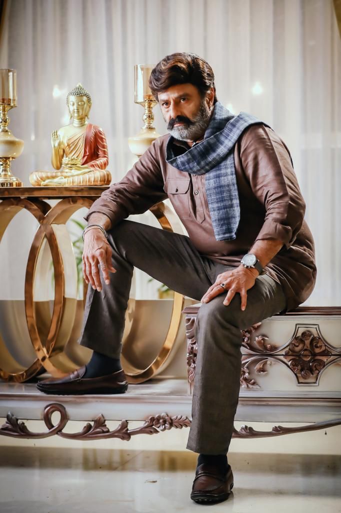 manabalayya's tweet photo. #BhagavanthKesari Kukatpally 💥
#Bhramaramba Day 1 All shows sold out 💥🔥
#Viswanth - Almost Full💥
Now Due to heavy Demand #Arjun Theatre added 💥🔥
#GodofMassesNBK Mass Rampage💥
#NandamuriBalakrishna #BhagavanthKesariMania https://t.co/r9lpiApK0W