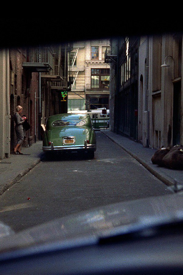 DiegoMoldesGonz's tweet photo. Comparte un fotograma que defina QUÉ ES EL CINE.

Empiezo yo compartiendo esta imagen de Vertigo, Scottie siguiendo a Madeleine. 

[Share a frame that defines WHAT CINEMA IS.
I start by sharing this image of Vertigo, Scottie following Madeleine.]
https://t.co/aiGLLjNQKZ https://t.co/f5AJrKFCoF