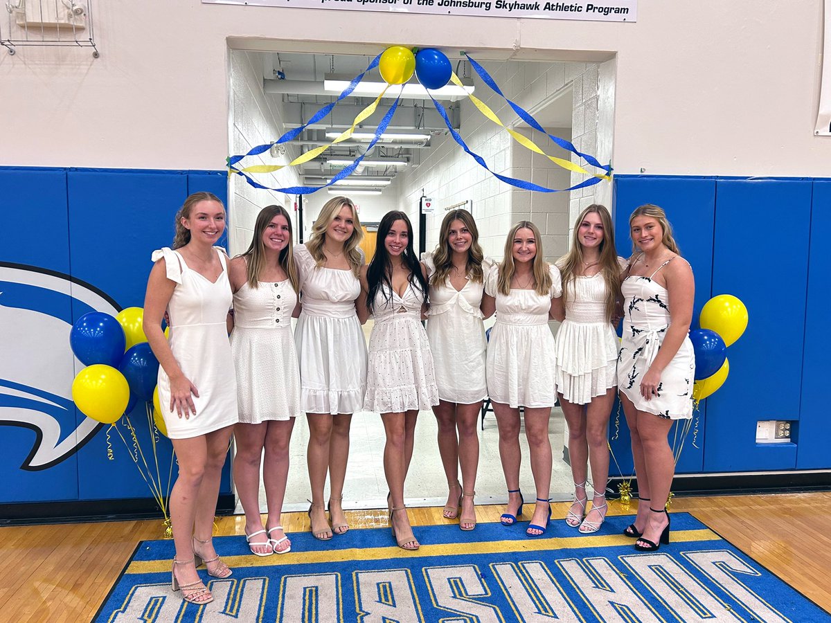 coach_jes_'s tweet photo. This group of seniors are something special.  They are the hardest working and most fun kids to be around.  Thank you for letting me be a part of such a special year 💙💛🦅🏐 https://t.co/aGW7gl7qZo
