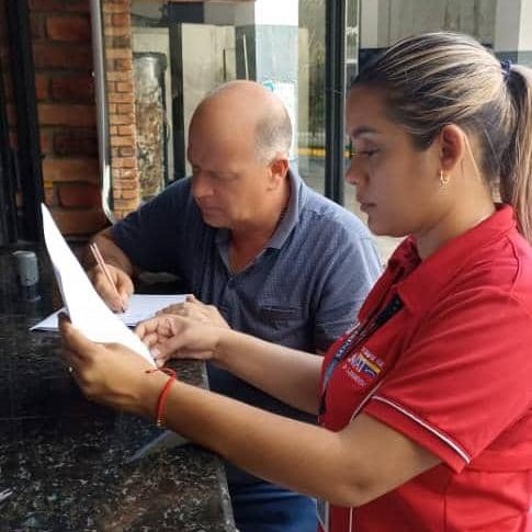 En #Mérida funcionarios del #SectorTributosElVigía adscritos a la #GerenciaDeTributosRegiónLosAndes se despliegan en operativo de notificación de Derechos Pendientes en la Av. Don Pepe Rojas parroquia #PresidenteRómuloGallegos.
#DiálogoDePaz