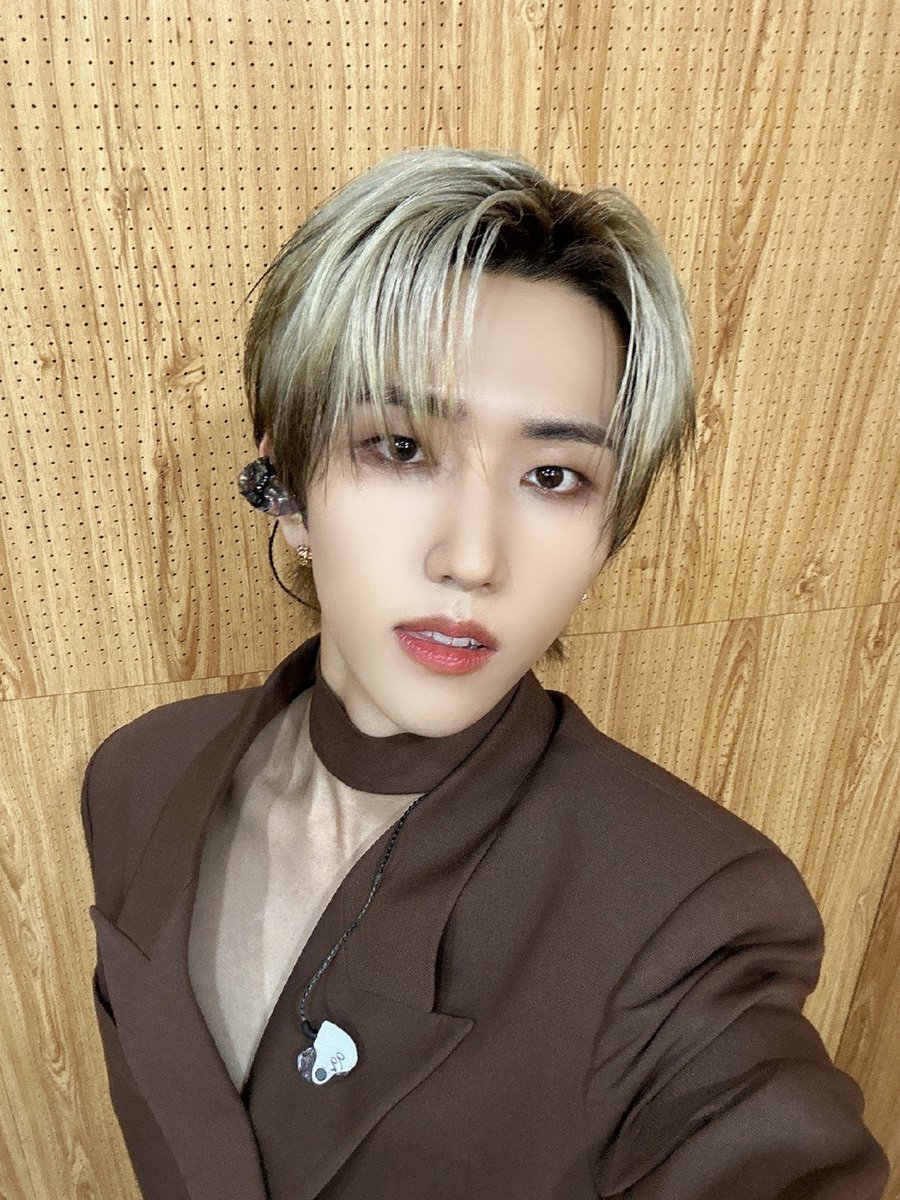 ELASTofficial's tweet photo. 컴백!!!! Kiss me baby 👄
⠀
#ELAST #엘라스트 #BAEKGYEUL #백결 https://t.co/98XKj8aIDa