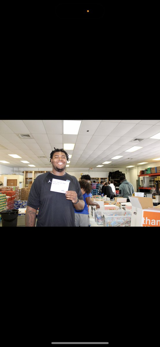 It felt great to start my week off proudly packing bags and writing messages for Bradford County students at the @F4KNFL warehouse today! I know this team won't stop until there are #NoMoreHungryKids @Fl_Victorious #FVFoundation