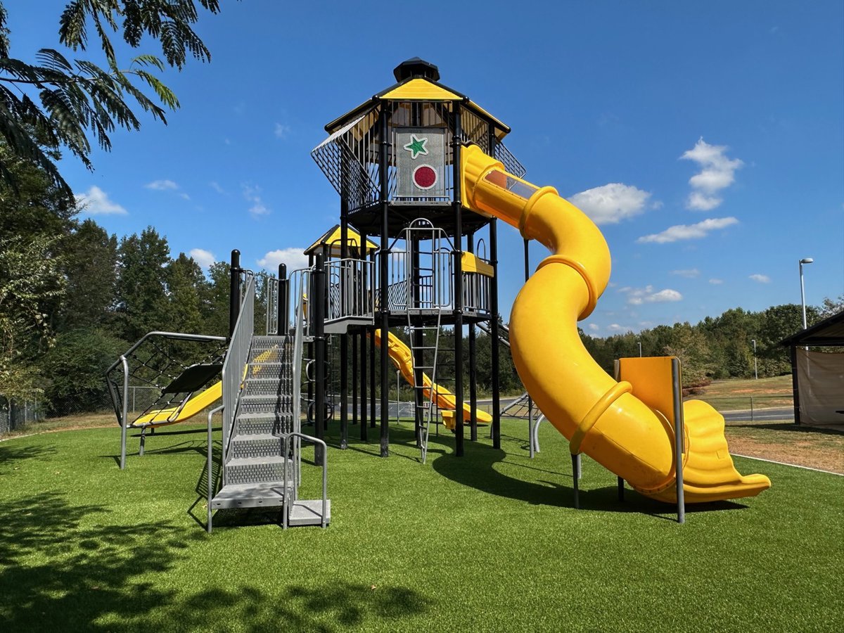 churchichrec's tweet photo. New Project Alert!!! 🎉

We recently completed the playground for Blacksburg Primary School in Blacksburg, South Carolina. This was a project for Cherokee County Schools that included a mega tower structure &amp; swings w/ artificial turf.

#ChurchichRec #OutdoorRecreation #Community https://t.co/rYPv48wVP2