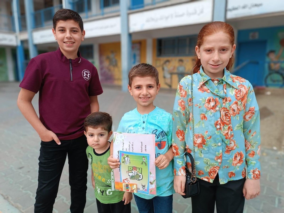 uzisall's tweet photo. سلام وسما وعبدالله وزين المقيد استشهدوا مع والدتهم سماح.
والدهم الدكتور خسر زوجته جميع ابنائه أثناء تواجده بعمله https://t.co/pNGcQQmknM