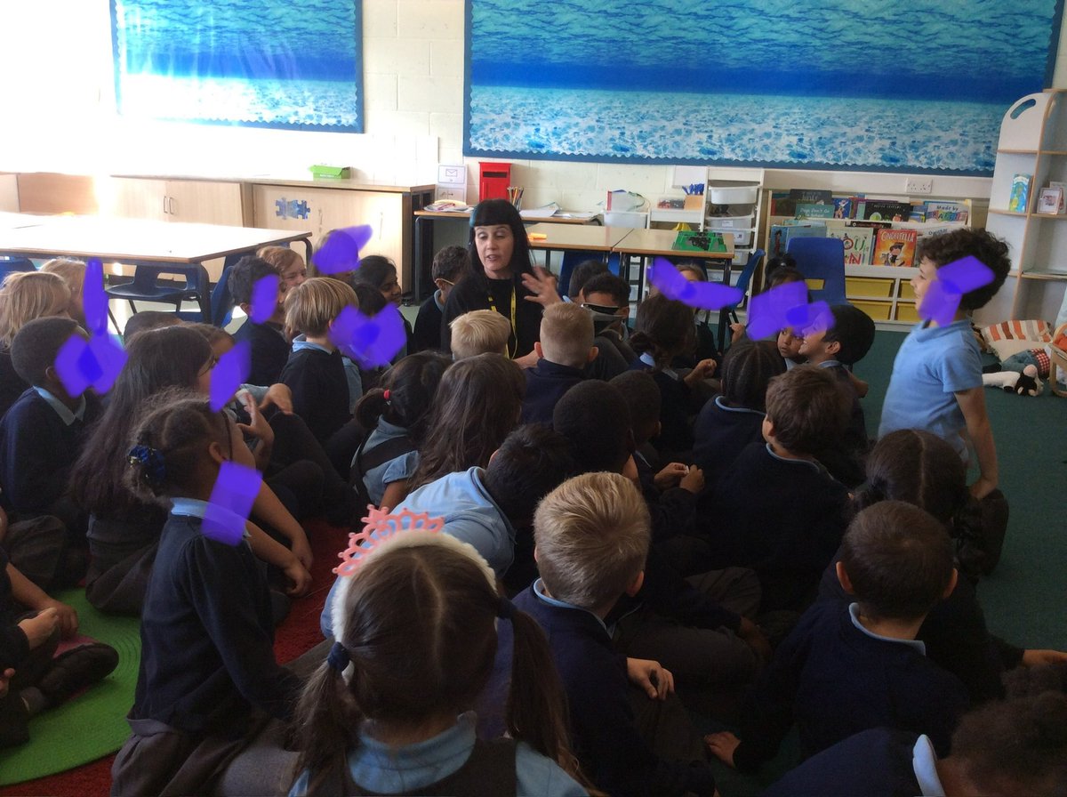 Hillyfield_E17's tweet image. We had lots of fun aboard Lottie’s spooky ghost train today, especially when she joined us for a seat on the train! #Year1hill @MagicBoxE17