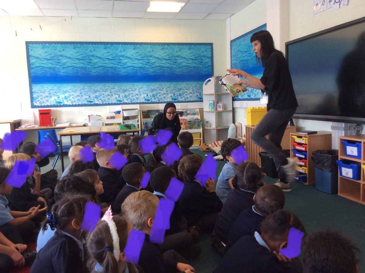 Hillyfield_E17's tweet image. We had lots of fun aboard Lottie’s spooky ghost train today, especially when she joined us for a seat on the train! #Year1hill @MagicBoxE17