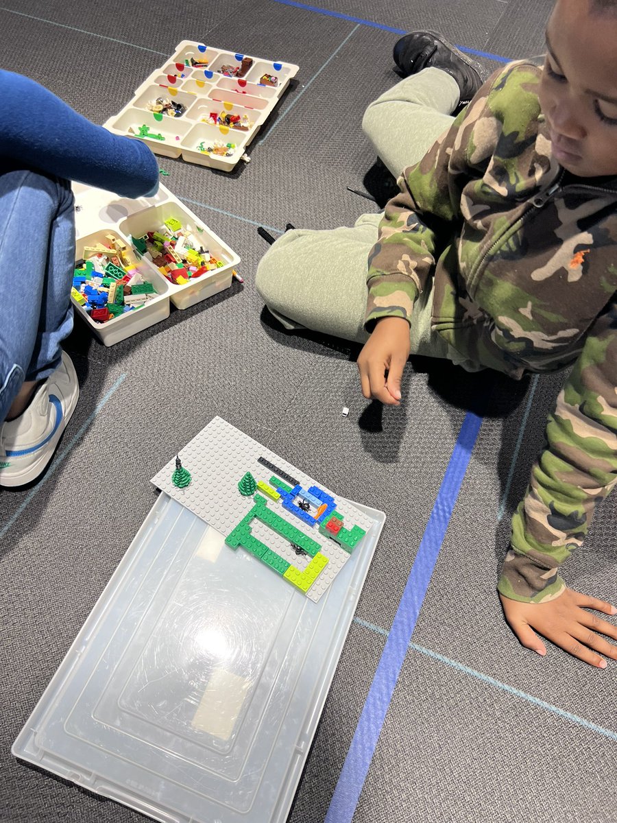 3rdgradethrives's tweet photo. Students apply their knowledge of text structures to build the problem and solution from the text Amara and the Bats. This design challenge is BATtastic! 🦇📚 @canSTEM https://t.co/QOHrXE5yXh