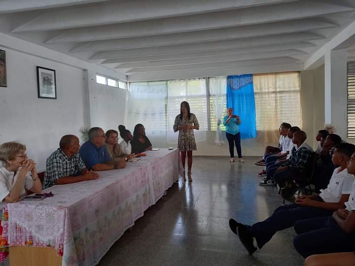 ‼️En Desarrollo‼️
📢 El Primer Secretario del Partido en #LaHabanaDeTodos, <a href="/torres_iribar/">Luis Antonio Torres Iribar</a> y la Gobernadora de la ciudad,<a href="/YanetHzP/">Yanet Hernández Pérez</a>, lideran, este martes, recorrido por centros educativos de la capital. 
<a href="/torres_iribar/">Luis Antonio Torres Iribar</a> <a href="/YanetHzP/">Yanet Hernández Pérez</a> <a href="/JesusOtamendiz/">Jesús Otamendiz Campos</a> <a href="/TatianaVieraHe3/">Tatiana Viera Hernández</a> <a href="/Roilancu1/">Roilán Rodríguez Barbán</a>