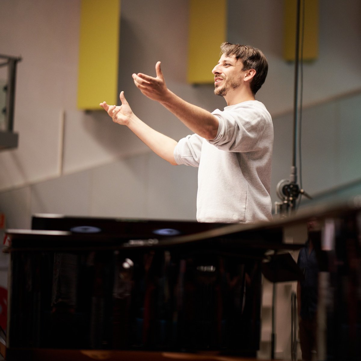 Benjamin Goodson (@benjamin_gdsn) on Twitter photo Thanks <a href="/Klassiekemuziek/">Klassieke Zaken</a> for this interview.
“The choir is no less than my musical family, with all the beauty, joy & challenges of a long-term relationship. I love their sound, the warmth & generosity with which they make music & their courage to create magic in performances.” Thanks <a href="/Klassiekemuziek/">Klassieke Zaken</a> for this interview.
“The choir is no less than my musical family, with all the beauty, joy & challenges of a long-term relationship. I love their sound, the warmth & generosity with which they make music & their courage to create magic in performances.”