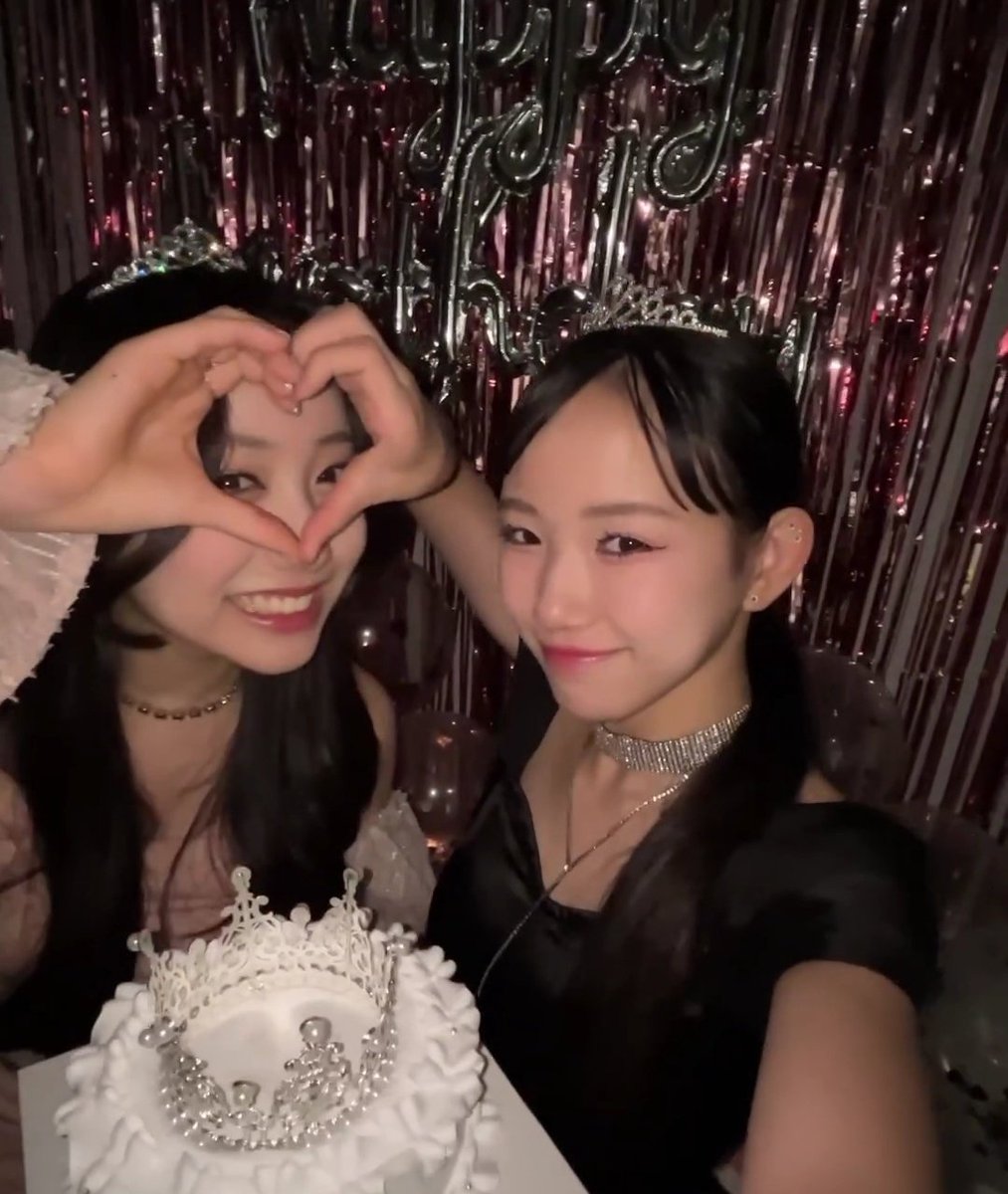 meifeeds's tweet photo. princesses mei and ua ♥︎

#MEI #UA #DREAMACADEMY https://t.co/a0hFmzjjhP