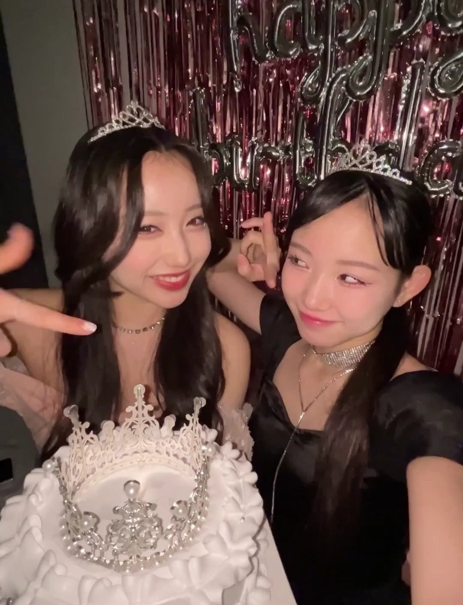 meifeeds's tweet photo. princesses mei and ua ♥︎

#MEI #UA #DREAMACADEMY https://t.co/a0hFmzjjhP