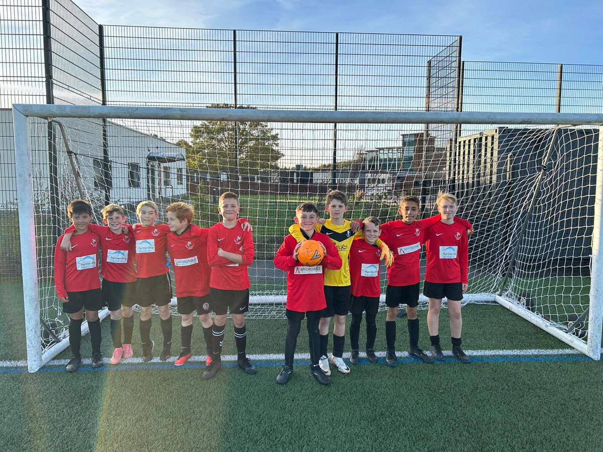 RBA_PEdept's tweet image. 🙌🏽🙌🏽 to the yr 6 football team who were crowned league champions 👏🏽👏🏽. A tough test tonight against Etonbury but the boys dug deep &amp;amp; grabbed a 4-1 win. A 3rd 🎩in 3 games for DY &amp;amp; ⚽️ from Riley enough to secure the 3 points &amp;amp; the league title #VOICE #PEforALL