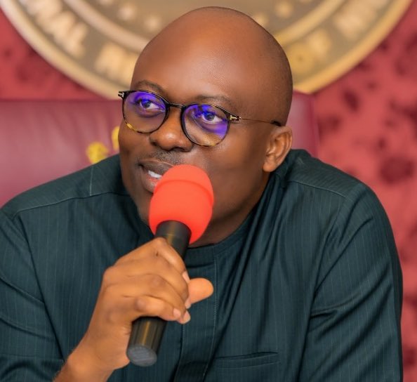 TinaBriEd20's tweet image. His Excellency Sir Siminalayi Fubara,  GSSRS Governor of Rivers State, is committed to improving the standard living in the state. 

#tinabriggsnews 
#SimMediaVolunteers