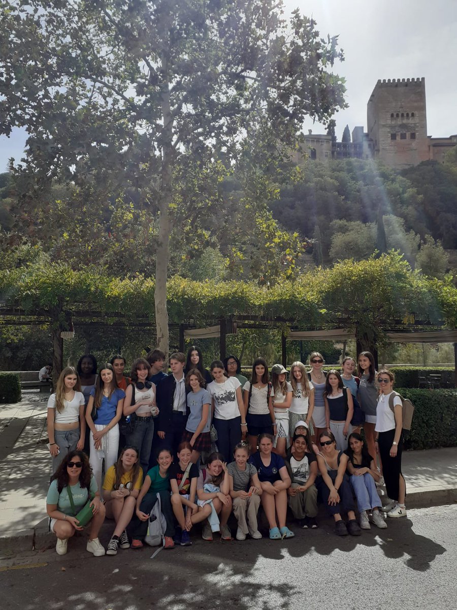 PutneyHighTrip's tweet photo. Our students enjoyed a picnic lunch in Paseo de los Tristes under the beautiful Alhambra
Explored the narrow cobbled streets of the Albaicín and
More henna hands in the Albaicín market
#PHSTrips
#Granada https://t.co/jG0qCHTIp2