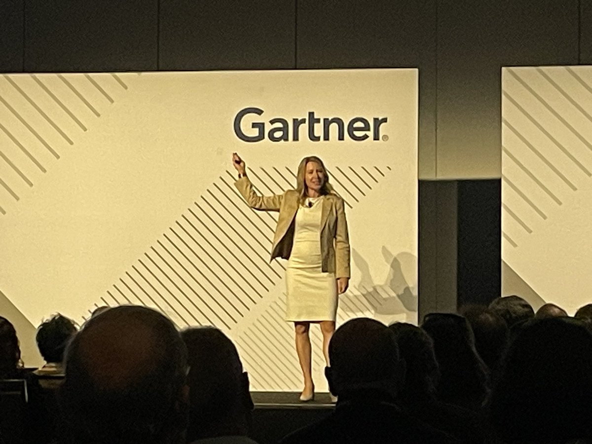 #AI will be transitioning from “tool” to “teammate.” @Mesaglio #GartnerSYM