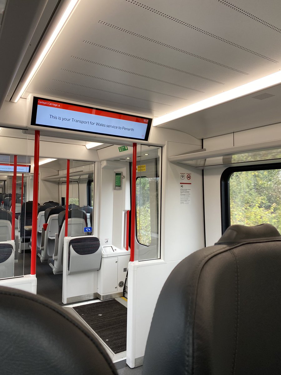 loypass_SCCar's tweet image. 🚈 A 15-min visit to Penarth - for no reason other than further Flirt mileage.
Further observations - as well as Welsh announcements preceding English ones, sit near the ends and acceleration feels electric! @tfwrail #class231 #Stadler