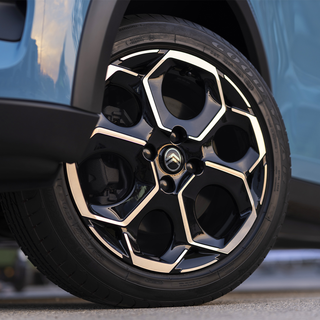 Olvida todo lo que creías saber sobre los coches eléctricos. Desde €23,800, Nuevo Citroën ë-C3 100%: 320km de autonomía WLTP, carga rápida del 20% al 80% en tan sólo 26 minutos. Hecho en Europa. Totalmente equipado.

#NuevoCitroënËC3 #AllElectric