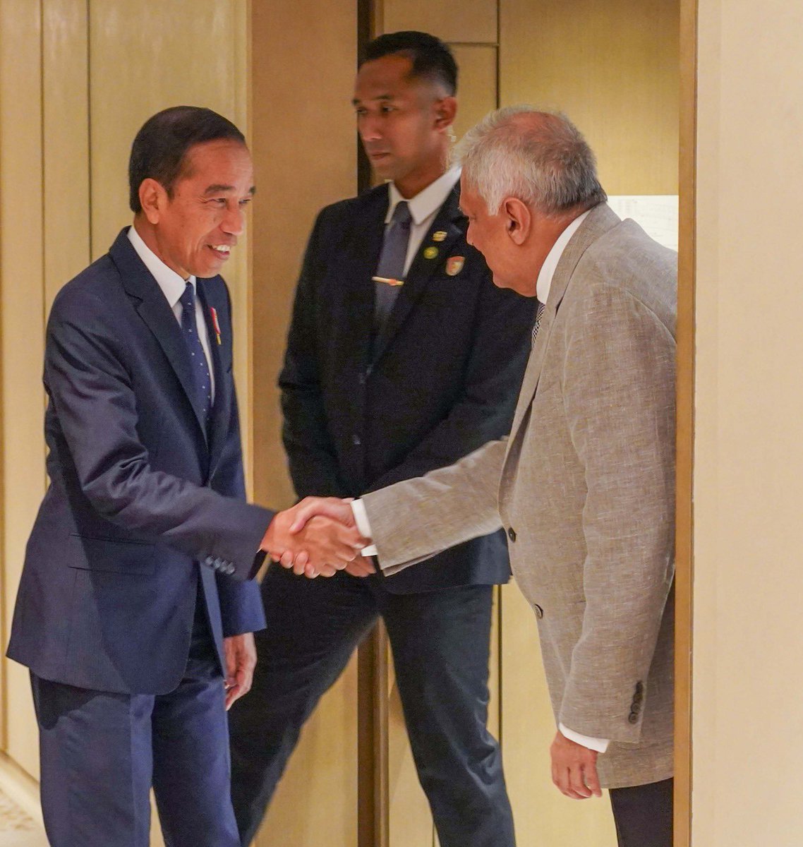 alisabrypc's tweet photo. President @RW_UNP emphasized the imperative to strengthen political, economic, and cultural bonds between #SriLanka and #Indonesia, with a focus on reinforcing the identity of the Indian Ocean, in his official meeting with with Indonesian President Joko Widodo in #Beijing, which I had the pleasure of joining.

President @RW_UNP also shed light on Sri Lanka's ongoing efforts to establish #FTAs with various Asian nations and formalize the existing agreement with #India. It was heartening to see the commitment to regional economic cooperation. 

In response, President @jokowi expressed the timeliness of advancing towards a Free Trade Agreement (#FTA) between #Indonesia and #SriLanka, echoing the shared goals of both nations
@Kemlu_RI @MFA_SriLanka