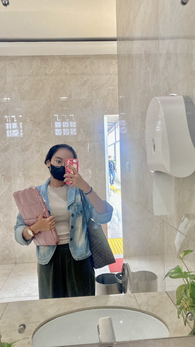 likelullaby3's tweet photo. Outfit tadi pagi xixixi https://t.co/u06dcl6J2V