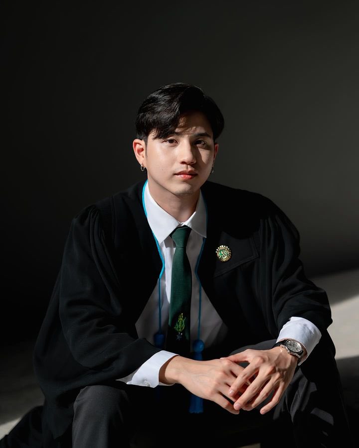 kusexyboy's tweet photo. “มีใจให้พี่บัณฑิตคงไม่ผิดหรอกมั้ง”
💚🧑🏻‍🎓🎊 #congratulations 
-พีท
IG : pete_sirapob 
#บริหารธุรกิจ #บัณฑิต #KU79 #KUSEXYBOY 
#บัณฑิตหล่อบอกต่อด้วย https://t.co/BByjIWnZiW