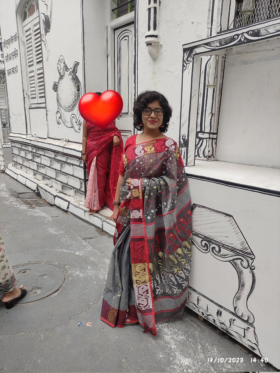 monirudhya's tweet photo. "দেখ মন, কাশ বন দুলছে যে সারি,
কবে ঢাক, দেবে ডাক 
দিন গুনছে যে তারই।
শিউলি মাখা গল্প, আগমনীর সুর
কুমারটুলির গন্ধ ছড়ালো ..
বলো বলো দুগ্গা এলো" https://t.co/ZVyLQkzH3s