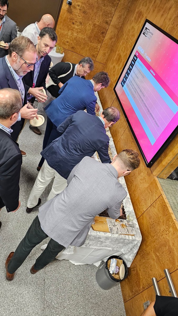 sai_penumuru's tweet photo. Lunchtime at #SPOUG23  is not just about refuelling, it's a chance to recharge your mind and connect with fellow attendees. Enjoy a delicious meal while sharing insights, ideas, and making new friends. Bon appétit! 🍽️ #ConferenceLunch #Networking #Recharge @osgacevedo @francescmaspuig @SPOUG_es @oracleugs @oracleace
