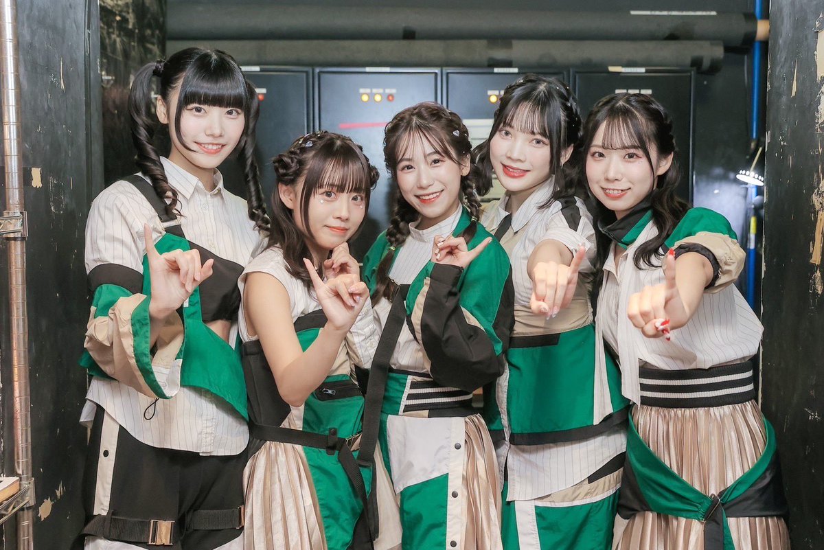 Official_IDLT's tweet photo. 🫧🌈IDOLATERラストブログ🌈🫧

10月15日（日）に行われた
IDOLATER LAST ONE MAN LIVE 「Promise」のことや、今までの活動での思い出などについてのブログをメンバー5人がそれぞれ書きました✨

誰でも見れるので、ぜひご覧ください❕

https://t.co/4n51S1Qclf

#IDOLATER https://t.co/p7Qh6WEtgk