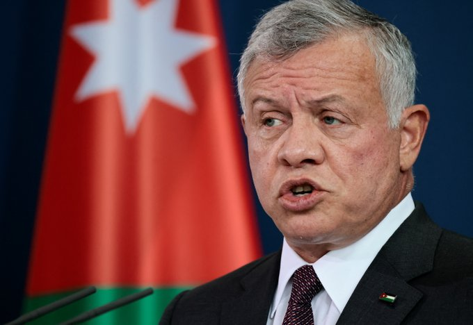 SoftWarNews's tweet photo. Raja Yordania Abdullah II mengatakan “Tidak akan ada tempat bagi pengungsi Palestina di Yordania dan tidak ada pengungsi Palestina di Mesir", dan menyatakan hal itu sebagai “garis merah”.

Kalian harus tahu siapa saja yang menikam punggung Palestina dari belakang https://t.co/QdCtwH7tcc