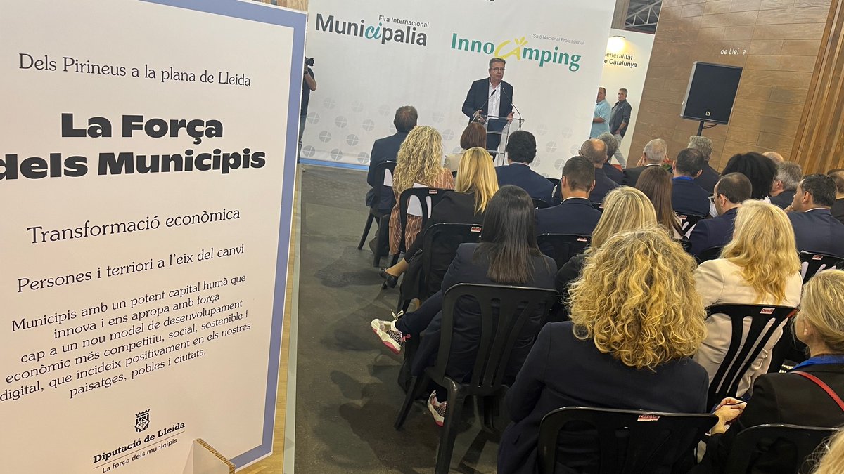 DiputacioLleida's tweet photo. 📢 @LoJoan destaca la necessitat de donar suport als municipis per “facilitar que puguin arrelar projectes de vida al territori” durant la inauguració de la 22a Fira #Municipàlia i 6a #Innocamping que se celebra fins al 18 d’octubre
#laforçadelsmunicipis
👉https://t.co/lCM3k3Owxp https://t.co/bWwGVEBaVj