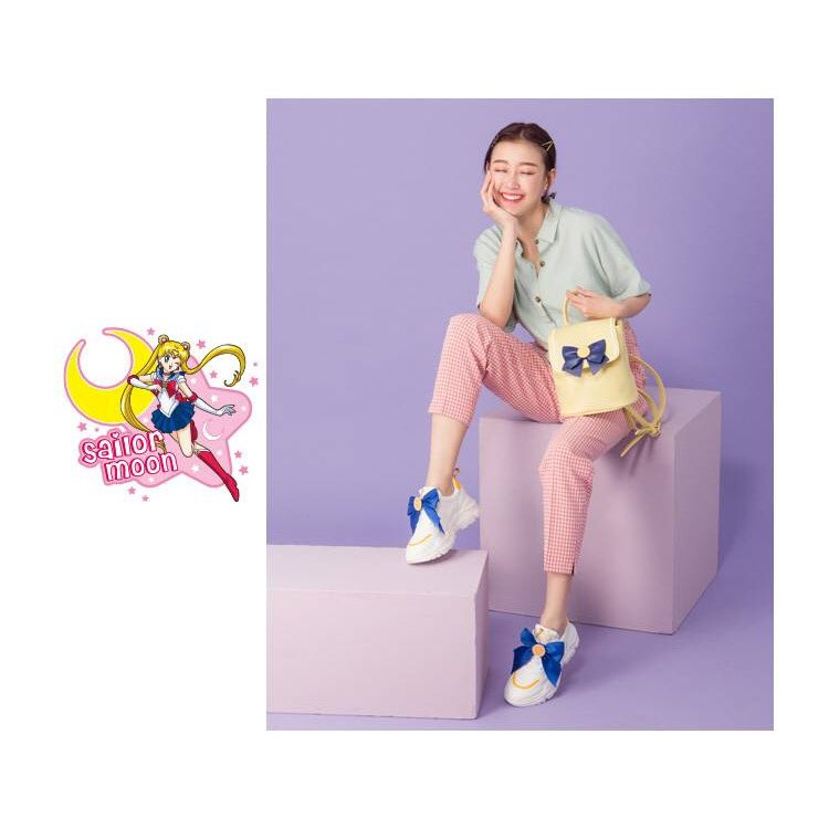 ReviewByHoney's tweet photo. กรี๊ดดด น่ารักมากทุกคน 💓😍 อยากเก็บทุกแบบเลย
Grace Gift x Sailor Moon รองเท้าผ้าใบเซเลอร์มูน 🌙
ด้วยพลังแห่งจันทรา ✨🌕💫
พิกัด 📍 https://t.co/tpb2q9sLSJ

#รองเท้า #รองเท้าผ้าใบ #รองเท้าน่ารัก #เซเลอร์มูน https://t.co/UoDJGhRclD