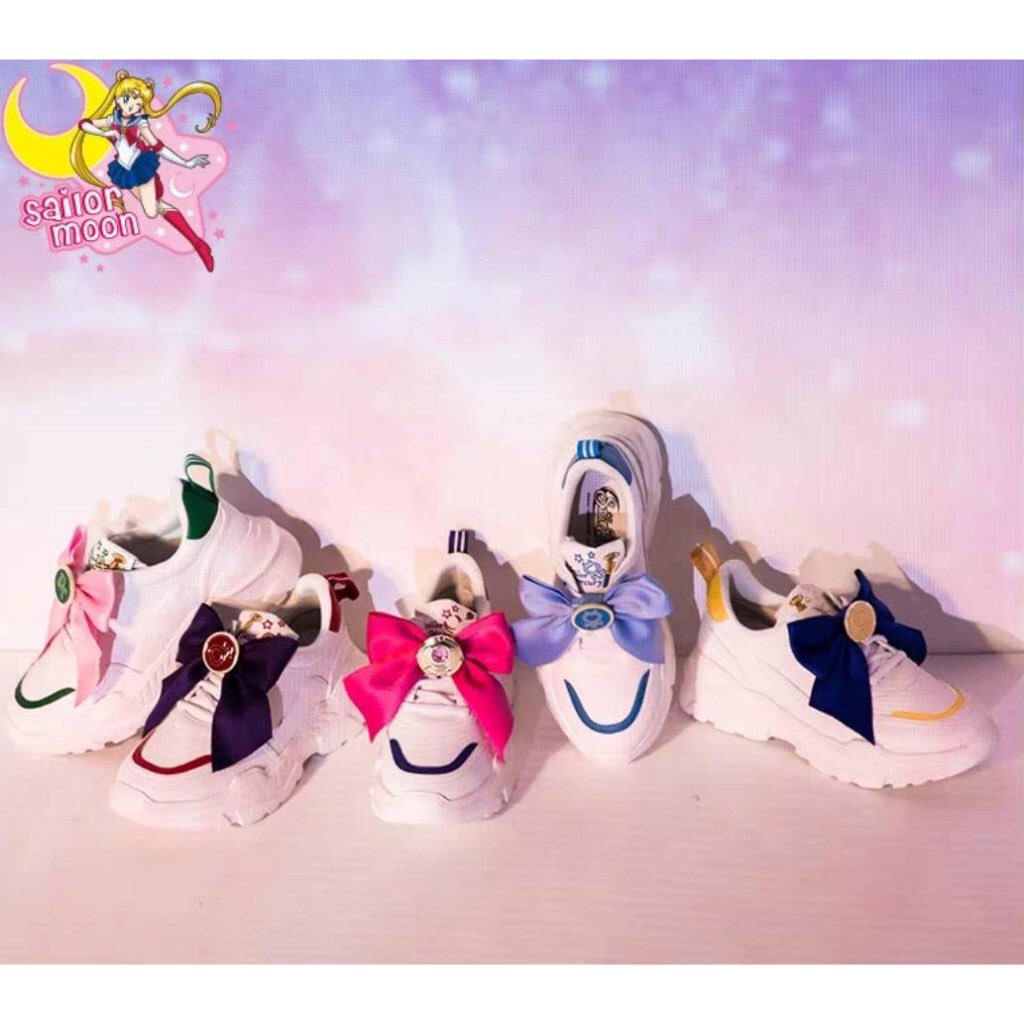 ReviewByHoney's tweet photo. กรี๊ดดด น่ารักมากทุกคน 💓😍 อยากเก็บทุกแบบเลย
Grace Gift x Sailor Moon รองเท้าผ้าใบเซเลอร์มูน 🌙
ด้วยพลังแห่งจันทรา ✨🌕💫
พิกัด 📍 https://t.co/tpb2q9sLSJ

#รองเท้า #รองเท้าผ้าใบ #รองเท้าน่ารัก #เซเลอร์มูน https://t.co/UoDJGhRclD