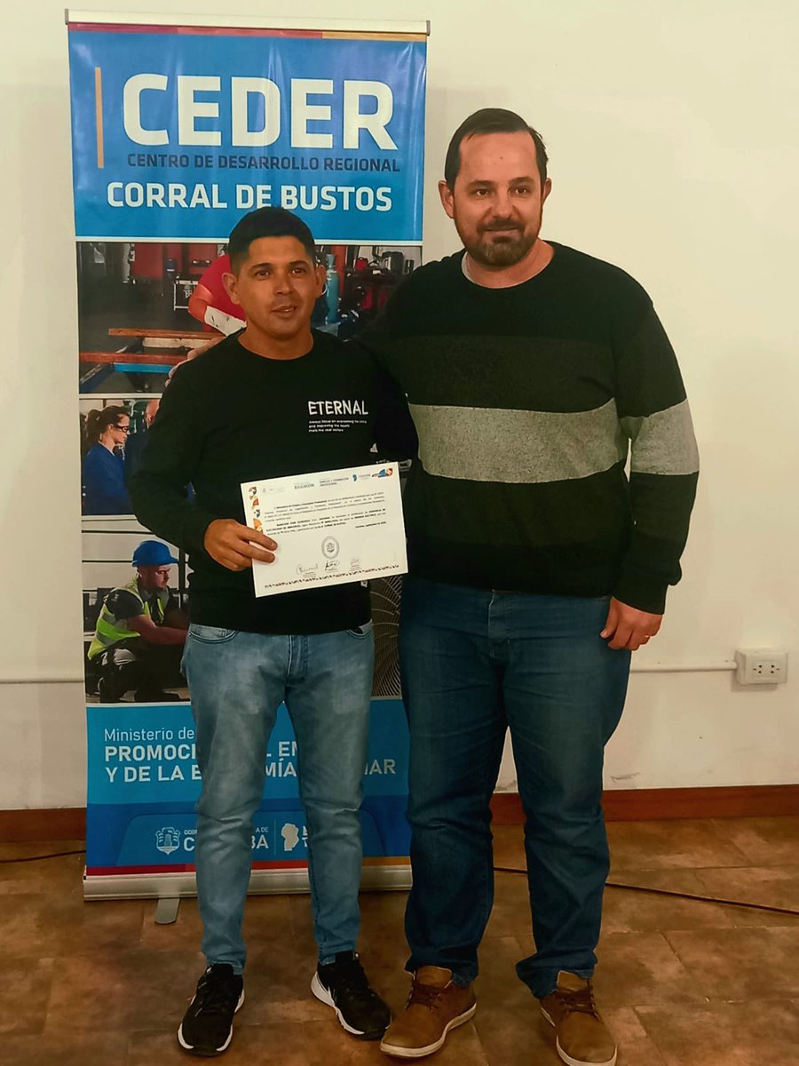 FSomosUno_'s tweet photo. 🤝Agradecemos la confianza al ministro Facundo Torres, al encargado del #CeDeR #CorralDeBustos Ariel Bicho Torres y al colegio por las instalaciones. https://t.co/s5ShJy7rMb