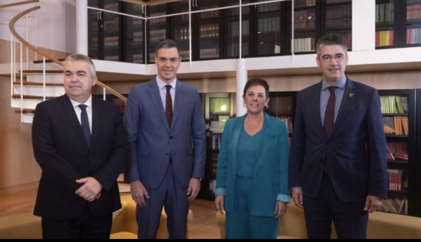 Yo como ciudadano español exijo que se juzgue a Sánchez por ALTA TRAICIÓN.

       PÁSALO