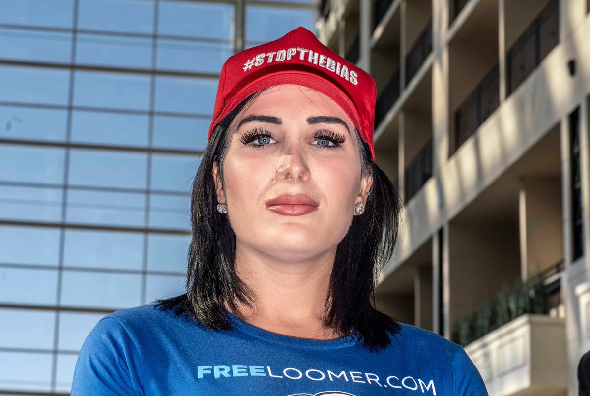 In today's #vatniksoup, I'll introduce an American far-right conspiracy theorist and social media personality, Laura Loomer (@LauraLoomer). She's best-known for her unethical activism and 'journalism', and for promoting the most outrageous conspiracy theories. 1/16