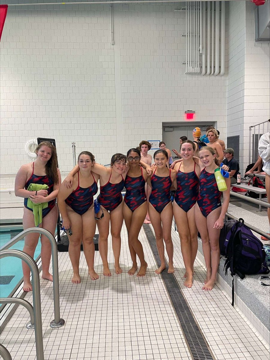 Athletes from three local high schools are banding together to form the Valley Regional-Old Lyme-Old Saybrook co-op girls’ swimming and diving squad. Our story has details on how these seven competitors are making waves in the water this fall.
zip06.com/sports/2023101…