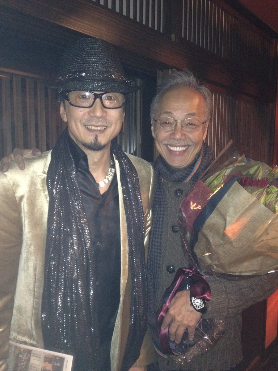 takayakuroda's tweet photo. 子供の頃から尊敬していた谷村新司さん。番組NAでお会い出来、食事や武道館の楽屋での会話、メール、全てが優しかった。谷村さんに出会った関係者達と谷村さんがどれだけ素敵な人か話しながら飲む酒が美味かった。昨日は泣いた。けど、谷村さんはこれからもずっと私の目標です。ありがとうございました https://t.co/uY41bsEGcN