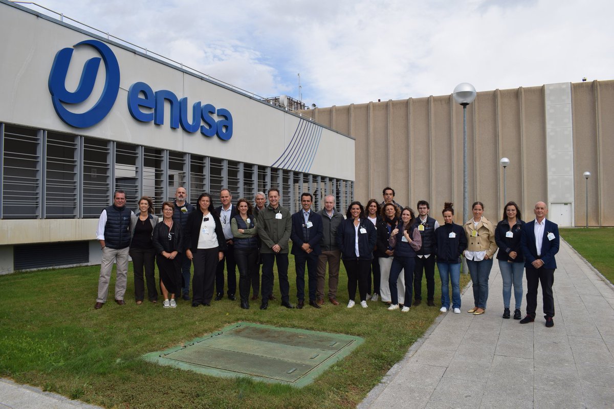 enusa_sa's tweet photo. El Pool de la ARN @espanuclear visita nuestra fábrica de elementos combustibles en Juzbado con motivo  de sus jornadas anuales celebradas en Salamanca. Aquí han podido experimentar una visión más cercana de nuestra actividad en #Enusa 
¡Bienvenidos! 🤝♻️���� https://t.co/mMytCCbtMX