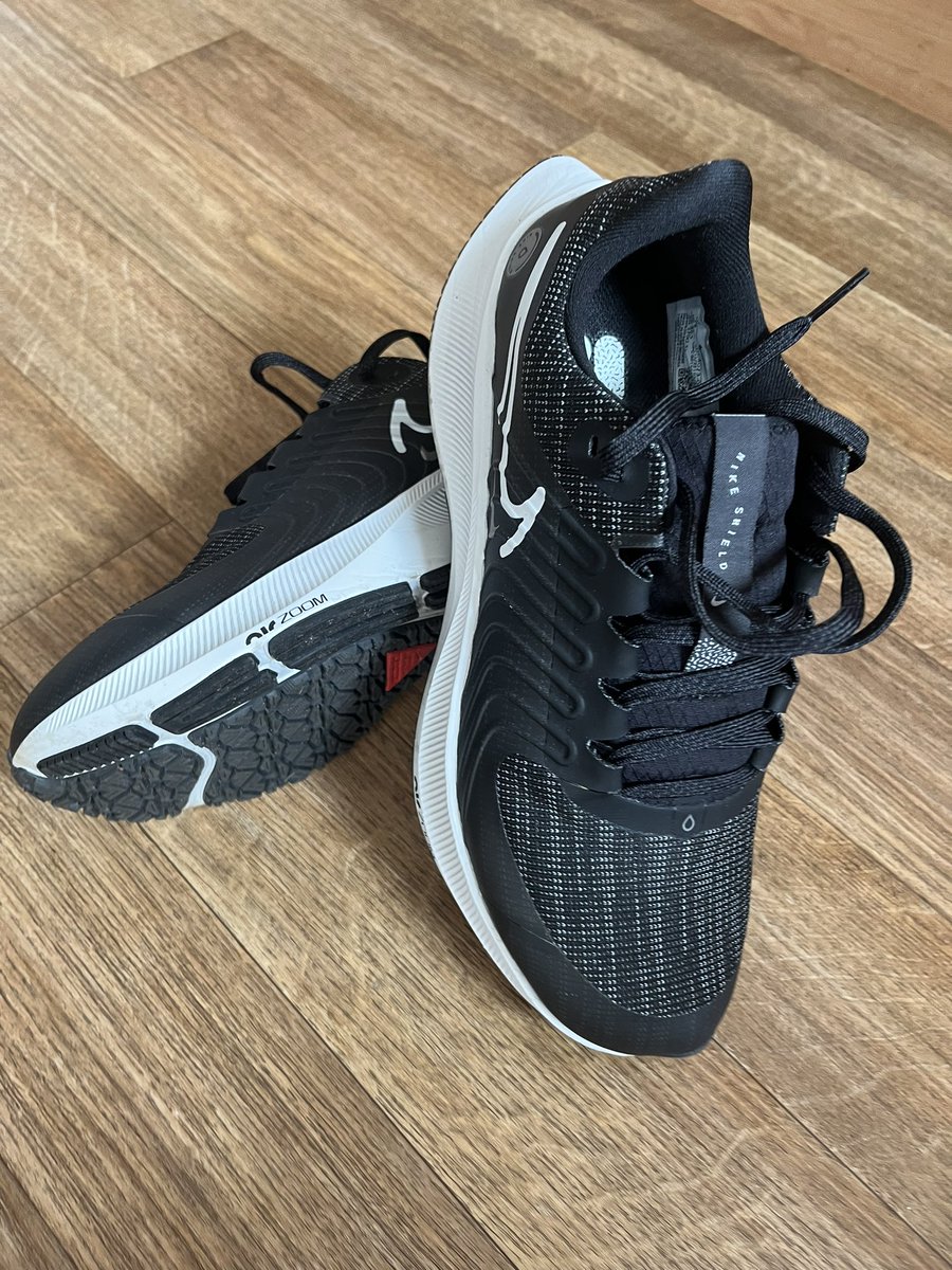BerkleyAlan's tweet photo. Out for a lunchtime run, first wear of these and put to the test straight out the box with the hills at the back of my house. #Nike #run https://t.co/0luE9wSb9I