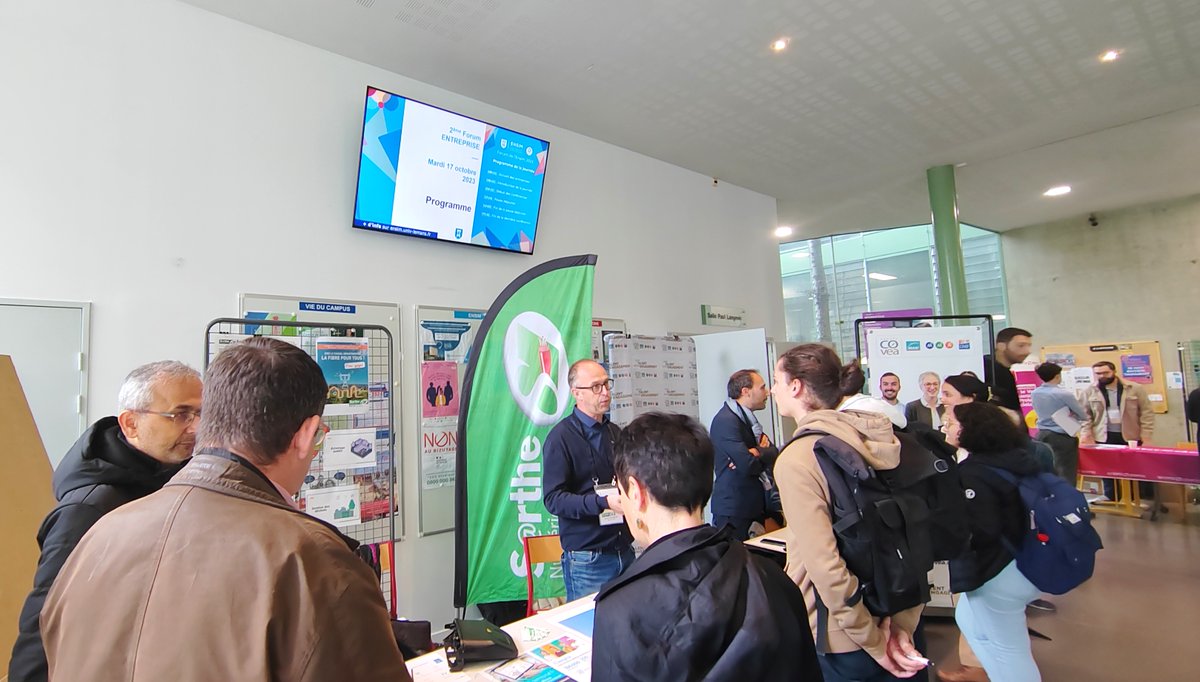 [Evénement | Forum Entreprises] Ouverture de la 2ème édition du #forum #entreprises de l'ENSIM par Pascal Leroux et Charles Pézerat. Merci aux 29 entreprises présentes et aux offres de stages, d'alternances ou d'emplois proposées à nos étudiants de 5e année. @LeMansUniv