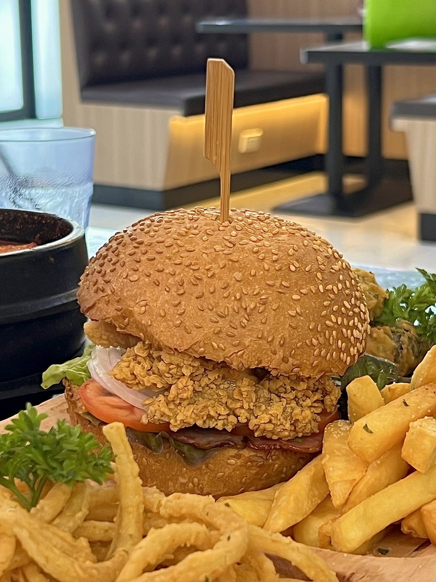 3MEXYOACT's tweet photo. 𝗖𝗵𝗶𝗕𝗶𝗻𝗴 𝗖𝗵𝗶𝗰𝗸𝗲𝗻 𝗮𝗻𝗱 𝗕𝗶𝗻𝗴𝘀𝘂🍗✨ ร้านอาหารเกาหลีและบิงซูเกาหลีเกาใจ มีเมนูอร่อยให้เลือกเยอะมากก!🤤 ไก่ทอด ไก่ย่าง แฮมเบอร์เกอร์ก็มี มาที่เดียวจบมีครบทั้งคาวหวาน ถูกใจสายเกา พุ่งตัวว‼️
พิกัด📍สาขาอ่อนนุช
#ChibingTH #อร่อยบอกต่อ https://t.co/q8lToYpqHD