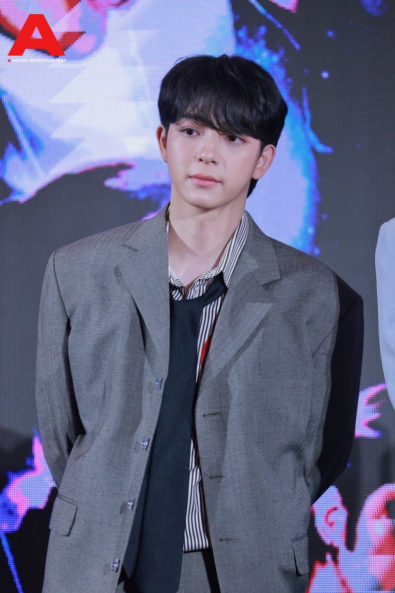 around_ent's tweet photo. "บาส​ - สุรเดช" ร่วมเดินพรมแดง​งานกาล่าพรีเมียร์ภาพยนตร์เรื่อง "อยากตาย อย่าตาย มรณาคาเฟ่" (Death Is All Around)​

#DeathisAllAround 
#อยากตายอย่าตาย 
#มรณาคาเฟ่
#DeathisAllAroundxBAS
#บาสเด็กอ้วนที่แท้จริง
#bbasjtr https://t.co/FiOGqVrP3F