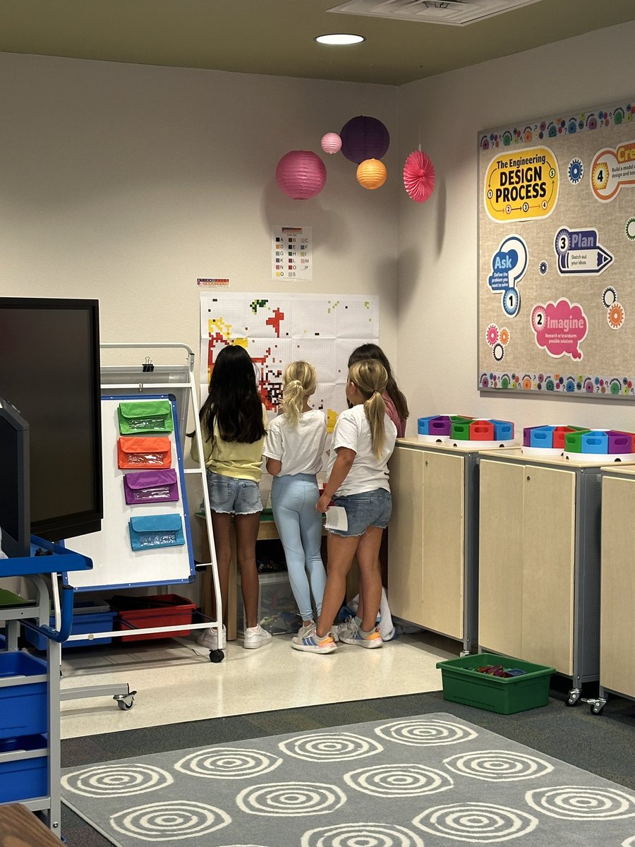 MatteiBookBits's tweet photo. Happy Tuesday! 4th grade is loving #makermornings! @byStickTogether is always a hit! @CockrellChamps @PISD_Libraries #cockrellmakes #makerspace https://t.co/yXUHzyFR2N