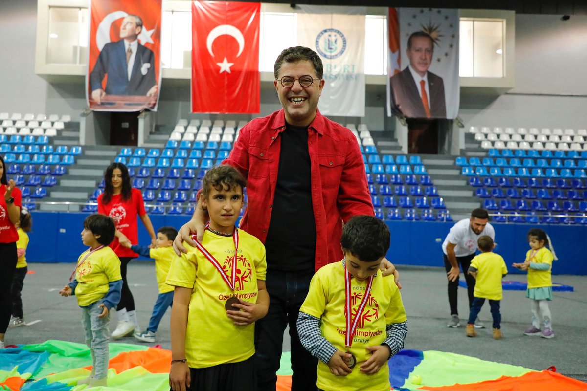 MutluTurkmen's tweet photo. Biz özeliz, çünkü 15 yıldır özel insanlarla birlikteyiz...

15. Yıl Kuruluş Etkinlikleri kapsamında TÖSSED destekleriyle düzenlediğimiz "Özel Olimpiyatlar Türkiye Minik Sporcular" etkinliğinde, hepimizin "özel gereksinimi" olan mutluluğu doyasıya paylaştık. ☺️ https://t.co/JUBKDEafyH