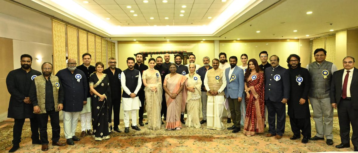 A group photo at the 69th National Film Awards, featuring the honorable President with the accomplished winners.

#NationalFilmAwards | #IconStar | #राष्ट्रीयफिल्मपुरस्कार | #NFAWithDD | #NFA | #NFDC | @rashtrapatibhvn | @MIB_India | @nfdcindia
