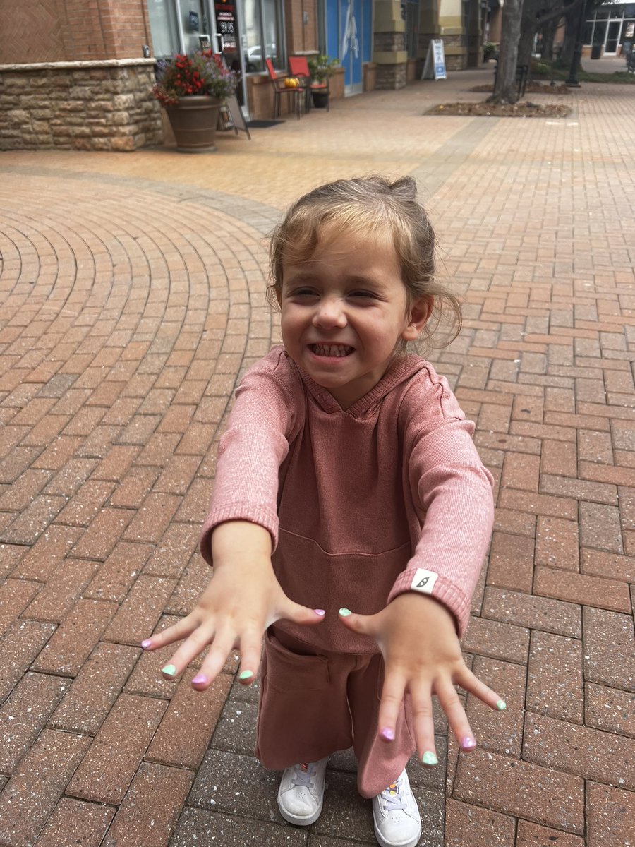 CaitlinWaltrip's tweet image. Girls day💕💅🏼 #auntlife