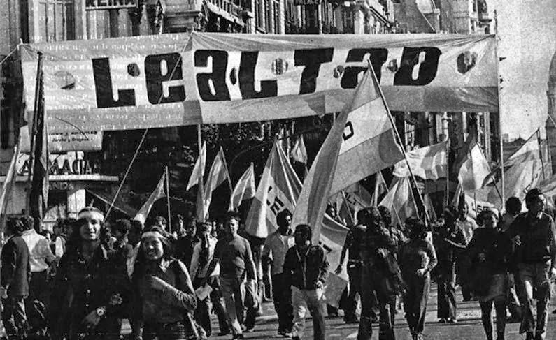 RossiAgustinOk's tweet photo. El valor de la Lealtad es emblema, escuela y faro de nuestro movimiento político, compañeros y compañeras. Defendamos las luchas que nos trajeron hasta aquí, peronismo mediante, y recordemos, más que nunca, que los días más felices fueron, son y serán peronistas.
#DiaDeLaLealtad https://t.co/HReAgydVif